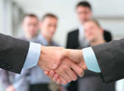 mains-poignee-accord-personnes