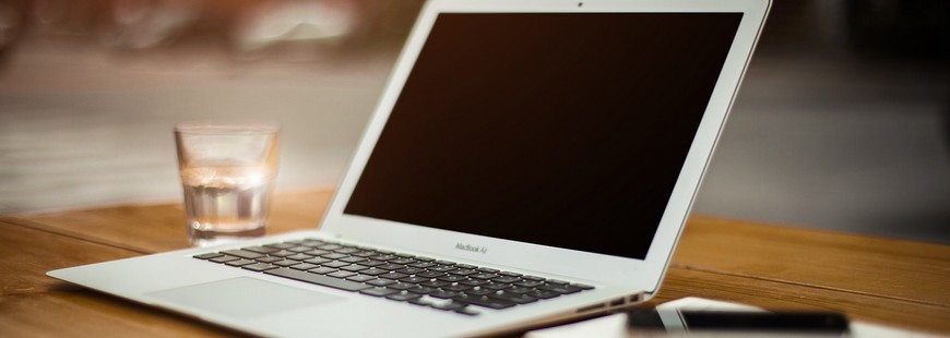 ordinateur-mac-clavier-bureau-travail-internet