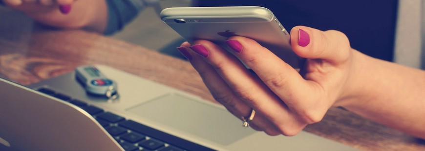 Les coiffeurs à domicile, esthéticiennes et coachs sportifs peuvent prétendre au fonds de solidarité via le site du gouvernement impots.gouv.fr