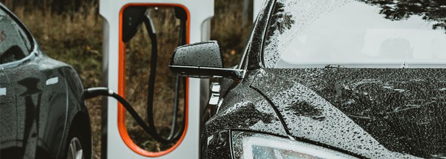 voiture-electrique-charge